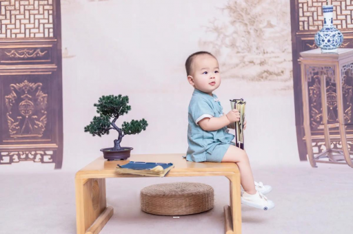 东方孕妇尖肚子和圆肚子